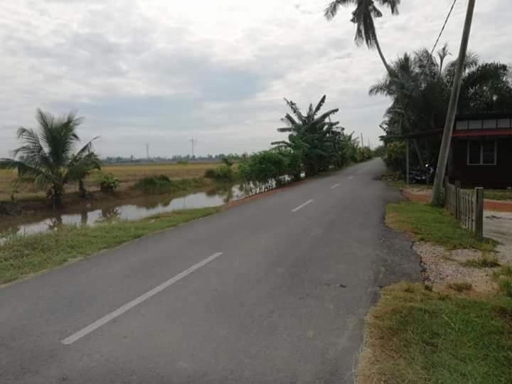 Chalet Kolam Renang D'Sawah A Sungai Besar Esterno foto