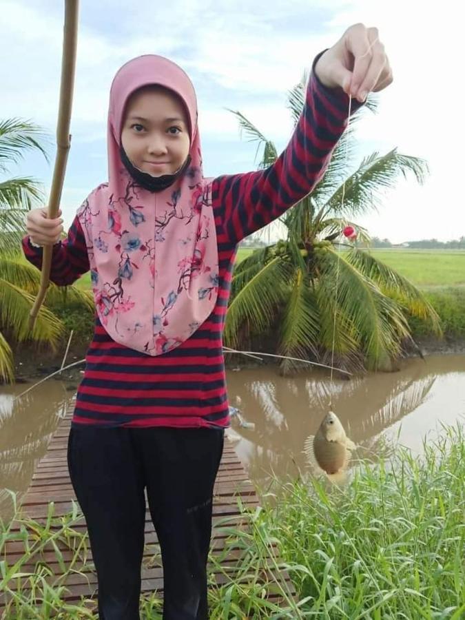 Chalet Kolam Renang D'Sawah A Sungai Besar Esterno foto