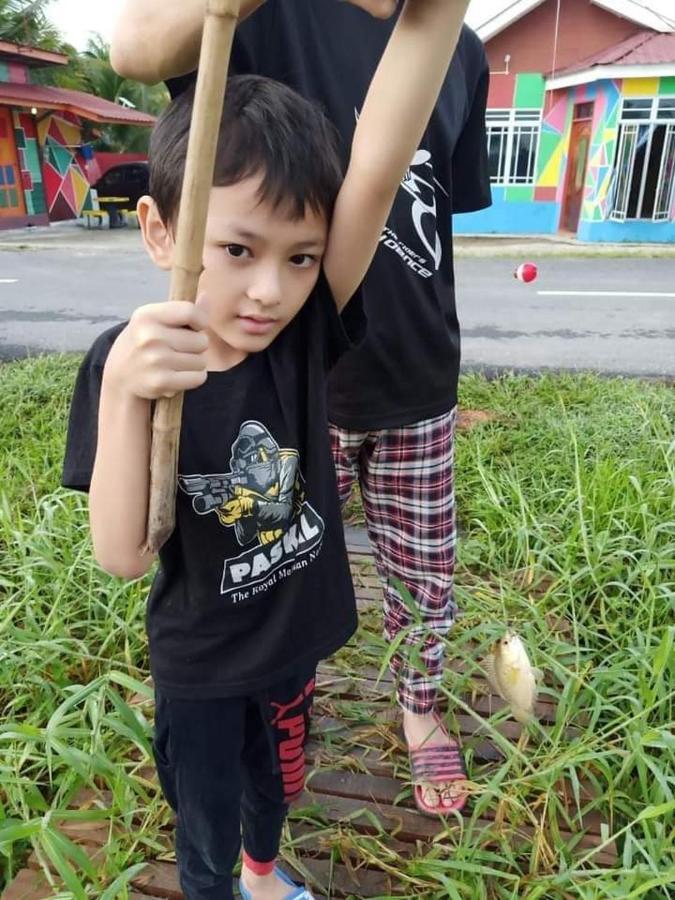Chalet Kolam Renang D'Sawah A Sungai Besar Esterno foto
