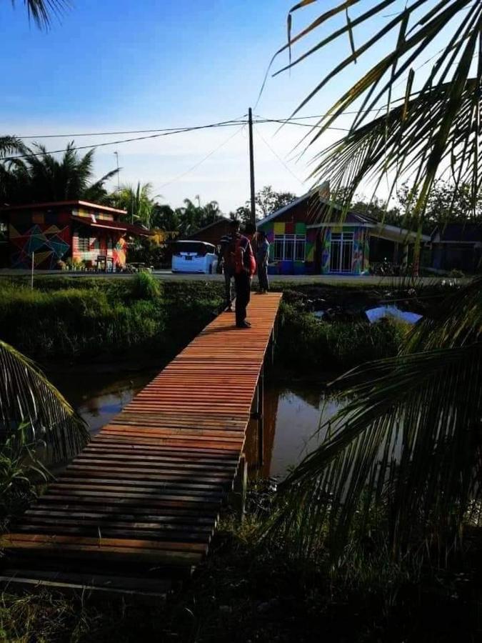 Chalet Kolam Renang D'Sawah A Sungai Besar Esterno foto