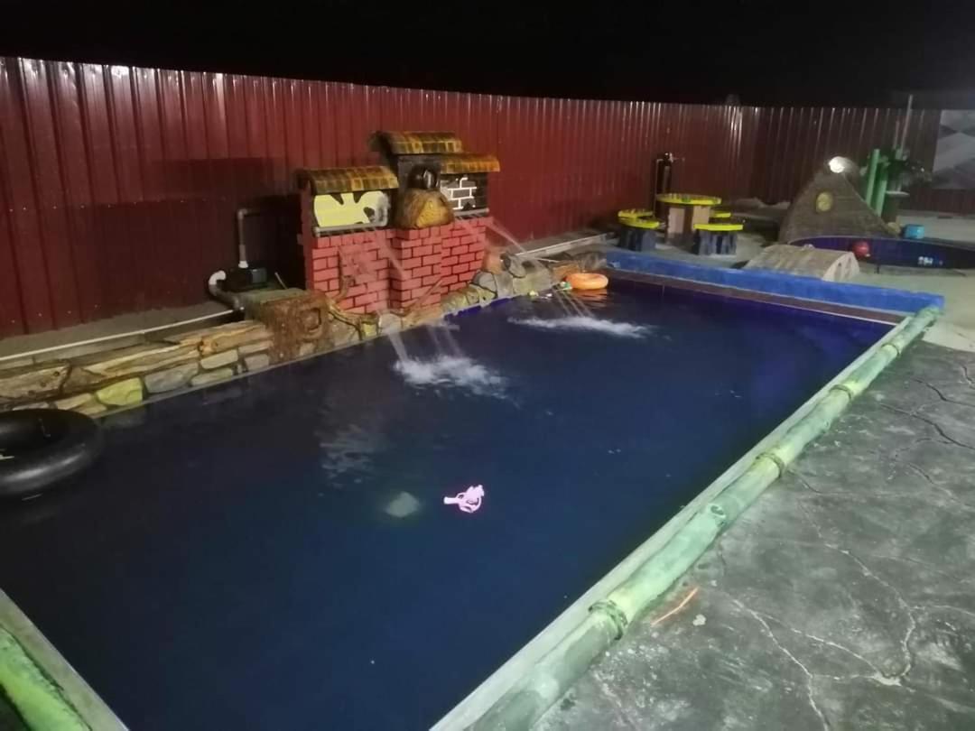 Chalet Kolam Renang D'Sawah A Sungai Besar Esterno foto