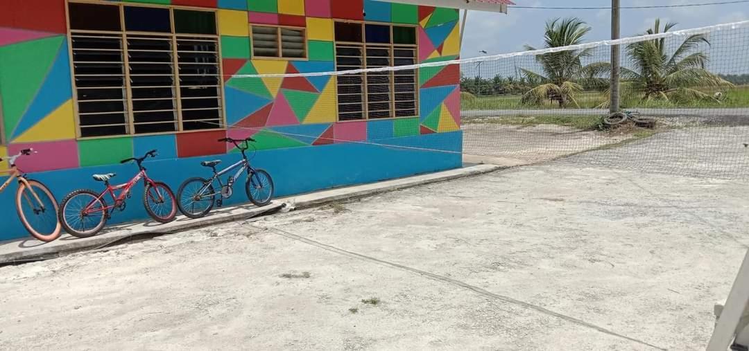 Chalet Kolam Renang D'Sawah A Sungai Besar Esterno foto